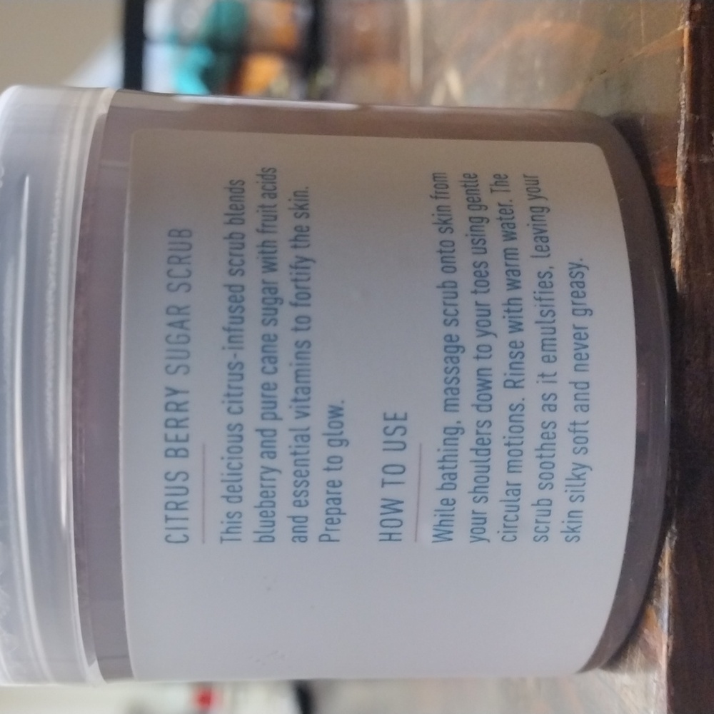 Spa by Ilio Citrus Berry Sugar Scrub - Picture 2 of 4